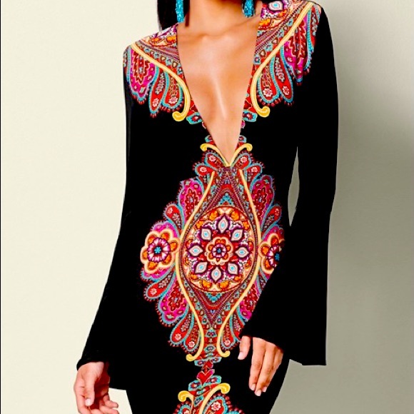 VENUS Dresses & Skirts - Printed V-neck dress by Venus in size XS